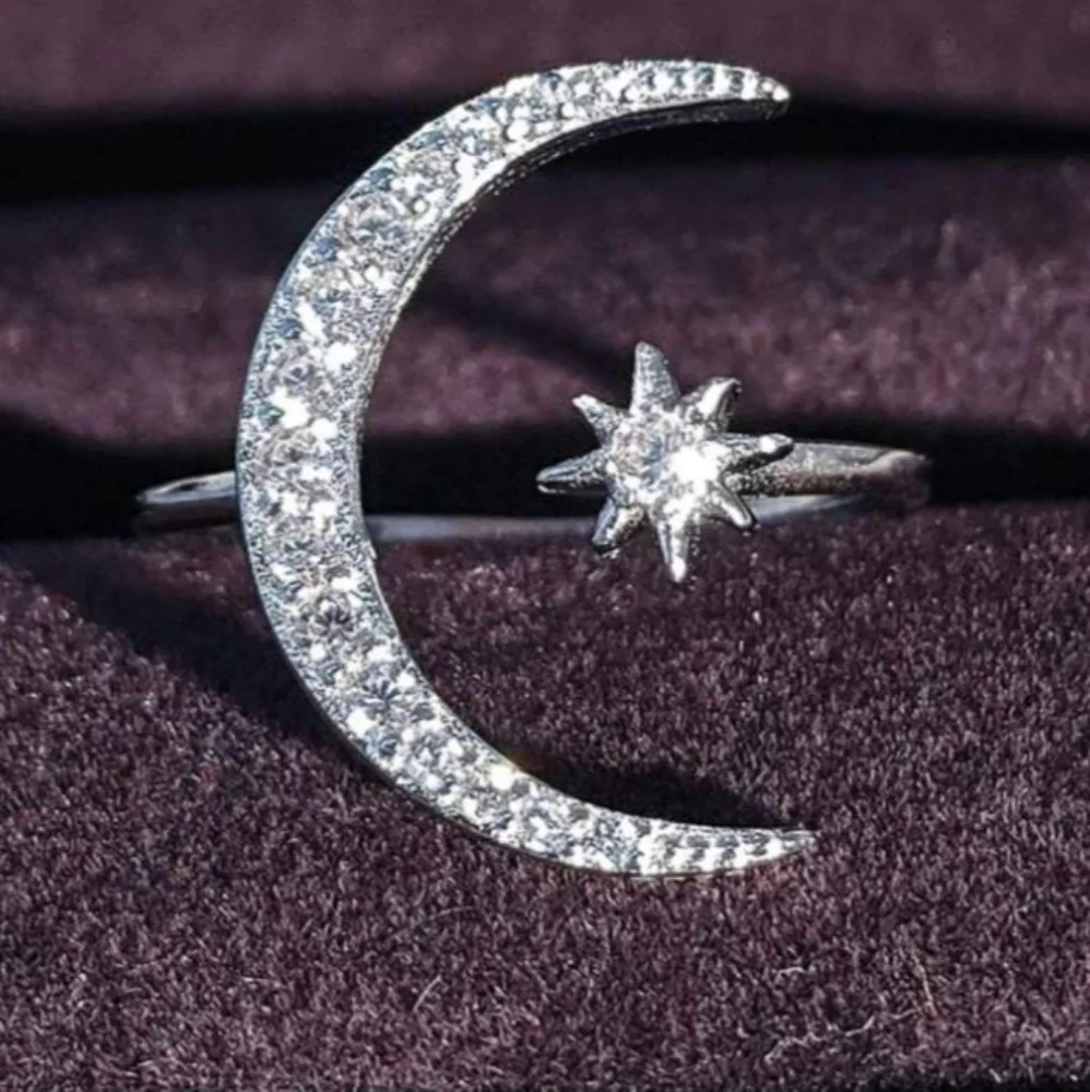NOWT SILVER CRESCENT MOON & STAR RESIZEABLE RING - Picture 1 of 4